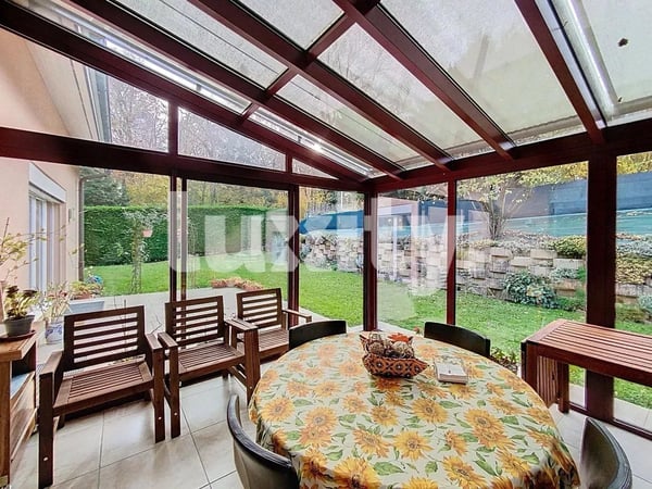 Superb semi-detached house with private garden in Versoix-a haven of peace just a stone's throw from the park 4