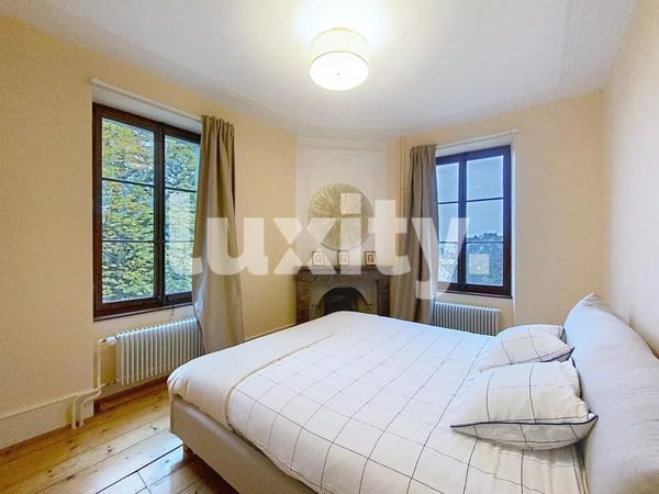 Exceptional listed property - Lake view and landscaped garden 4