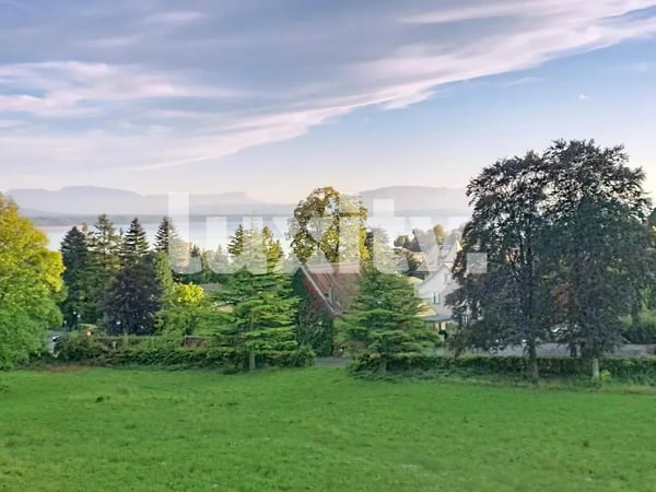 Exceptional listed property - Lake view and landscaped garden 2