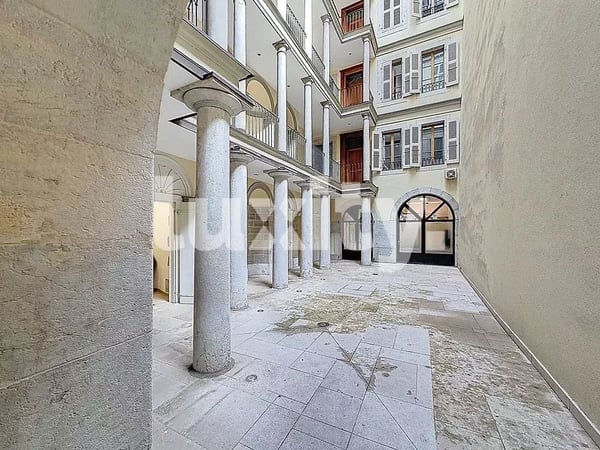 For Rent ? Beautiful Character Apartment in the Heart of Geneva 8