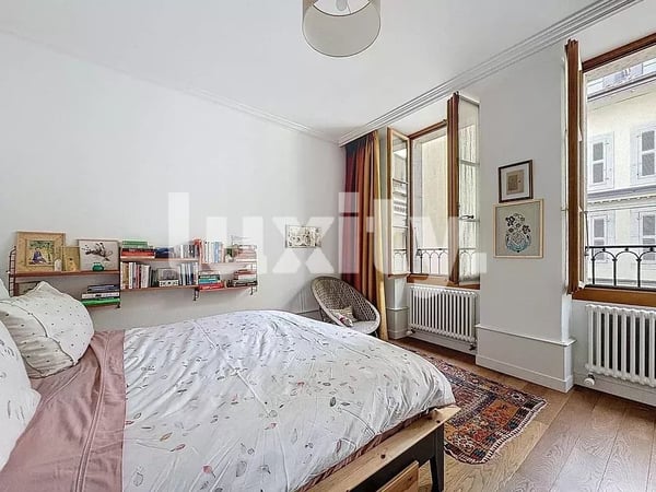 For Rent ? Beautiful Character Apartment in the Heart of Geneva 5