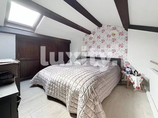Superbe appartement place du bourg de four 2