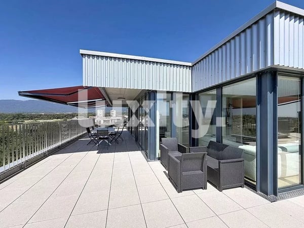 Gland-Magnifique appartement de standing avec terrasse de 150 m² et vue panoramique sur le lac et le Jura 8
