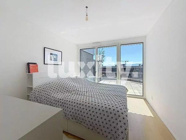 Gland-Magnifique appartement de standing avec terrasse de 150 m² et vue panoramique sur le lac et le Jura 7