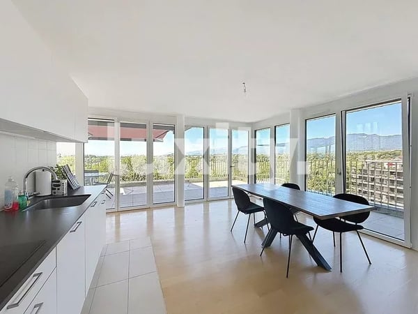 Gland-Magnifique appartement de standing avec terrasse de 150 m² et vue panoramique sur le lac et le Jura 2