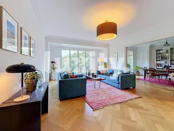 Appartement haussmannien de prestige à proximité du Parc Bertrand 1