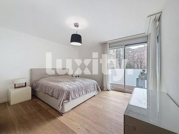 Appartement meublé 4 pièces avec grande terrasse 4