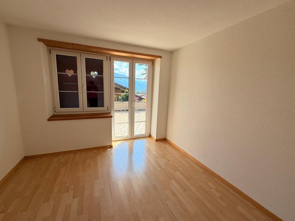 Helle 4.5-Zimmer-Wohnung in Aeschi bei Spiez – Ruhige Lage mit schöner Aussicht 4