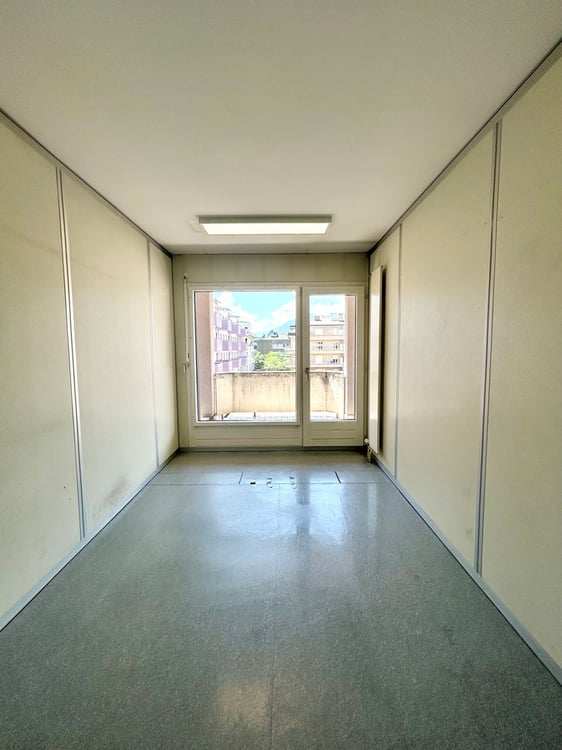 Grande surface à louer en plein centre-ville 8