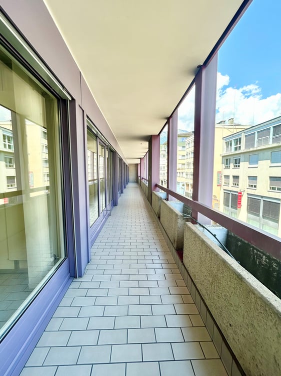 Grande surface à louer en plein centre-ville 10