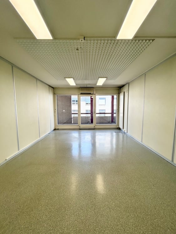 Grande surface à louer en plein centre-ville 9