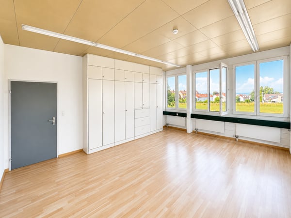 Einzelbüro mit viel Tageslicht und Blick ins Grüne 3