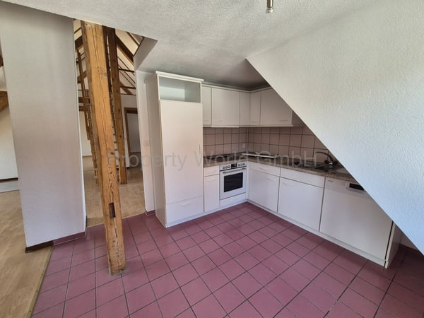 Wohnen unterm offenen Dachstuhl 4.5 Zimmer mit Holzbalken, Balkon u 2