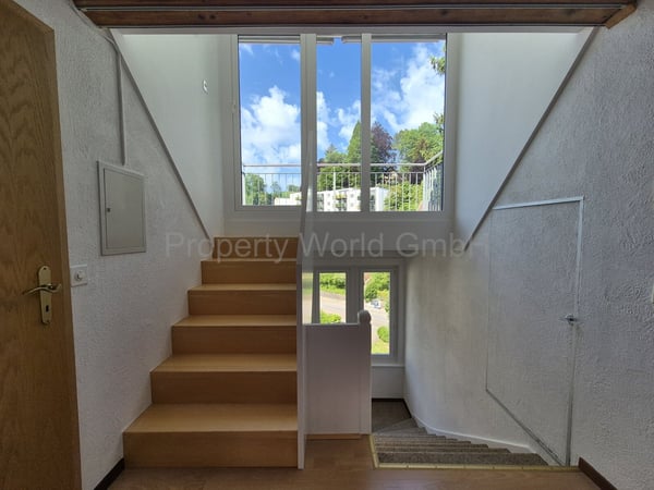 Wohnen unterm offenen Dachstuhl 4.5 Zimmer mit Holzbalken, Balkon u 12