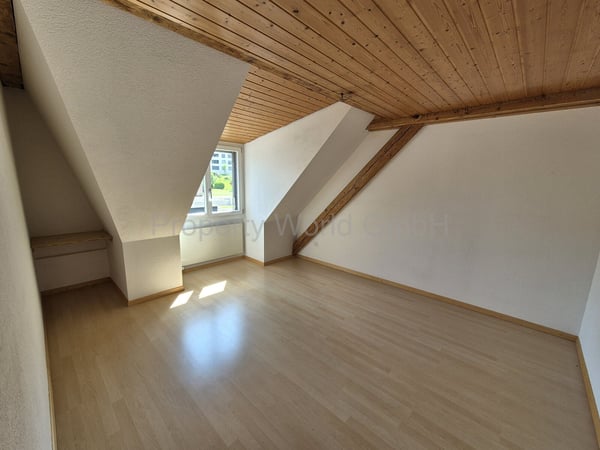 Wohnen unterm offenen Dachstuhl 4.5 Zimmer mit Holzbalken, Balkon u 7
