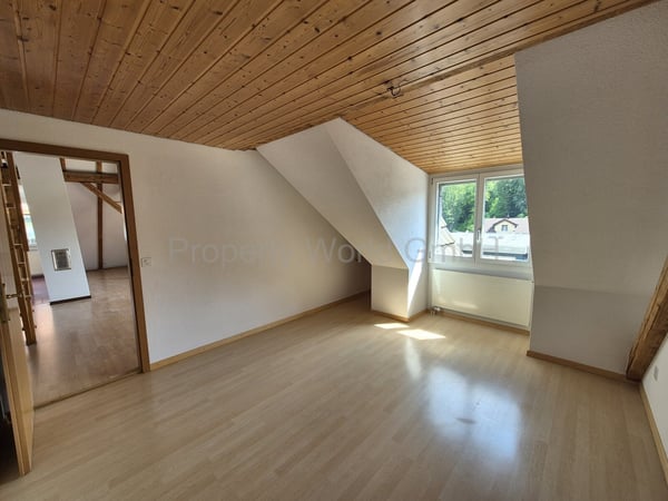 Wohnen unterm offenen Dachstuhl 4.5 Zimmer mit Holzbalken, Balkon u 10
