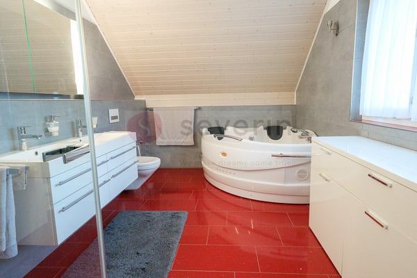 IHR NEUES ZUHAUSE WARTET- ELEGANTES 1.5 ZI-EFH - 3 GARAGEN,162M2 WFL 12