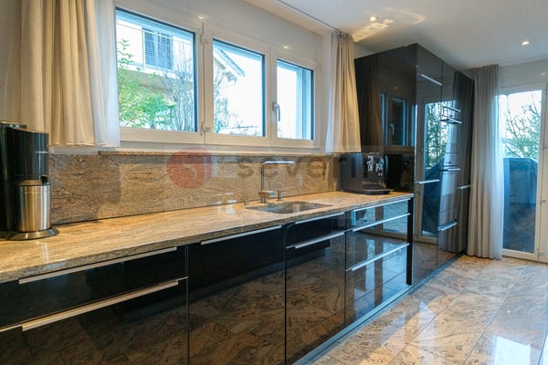 IHR NEUES ZUHAUSE WARTET- ELEGANTES 1.5 ZI-EFH - 3 GARAGEN,162M2 WFL 6