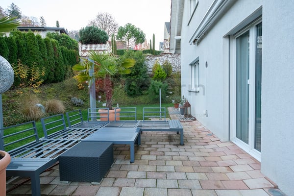 IHR NEUES ZUHAUSE WARTET- ELEGANTES 1.5 ZI-EFH - 3 GARAGEN,162M2 WFL 4