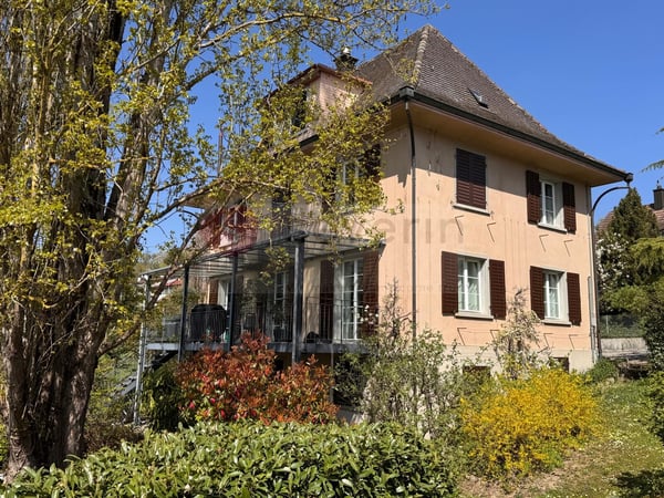 LIEBEN SIE DAS BESONDERE - 8.5 ZIMMER VILLA-180M2 - 1200M2 GRUNDSTÜCK