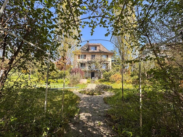 LIEBEN SIE DAS BESONDERE - 8.5 ZIMMER VILLA-180M2 - 1200M2 GRUNDSTÜCK 3