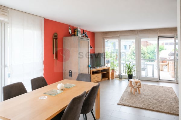 WOHNEN MIT LEBENSQUALITÄT - 5.5 ZI- REIHENECKHAUS INKL. GARAGE 2