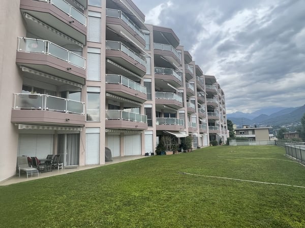 APPARTAMENTO 1.5 CON SPLENDIDA VISTA CITTA' E PARZIALE LAGO 2