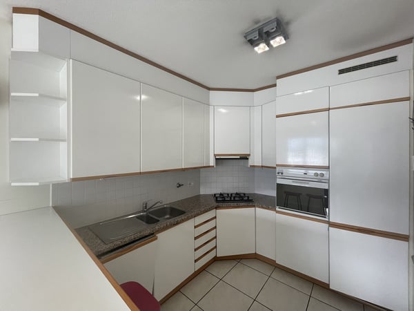 APPARTAMENTO 1.5 CON SPLENDIDA VISTA CITTA' E PARZIALE LAGO 7