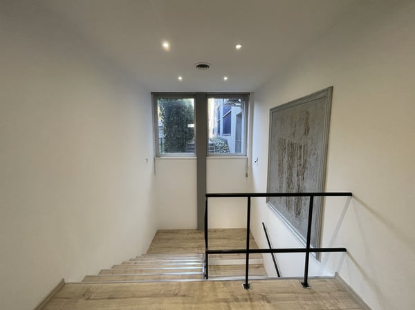 UFFICIO SU DUE LIVELLI E 6 POSTEGGI AD UN PREZZO SUPER 3