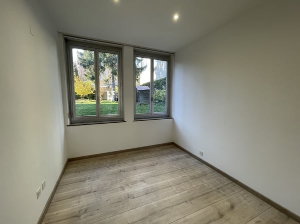 UFFICIO SU DUE LIVELLI E 6 POSTEGGI AD UN PREZZO SUPER 12