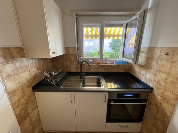 COMODO APPARTAMENTO 1.5 IN ZONA CENTRALE 10