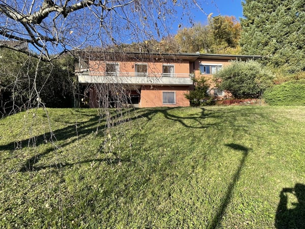 INTERESSANTE ED AMPIA CASA UNIFAMILIARE CON GRANDE TERRENO 1