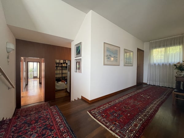 INTERESSANTE ED AMPIA CASA UNIFAMILIARE CON GRANDE TERRENO 10