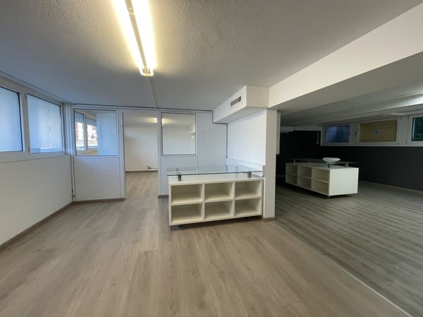 UFFICIO SU DUE LIVELLI E 6 POSTEGGI AD UN PREZZO SUPER 7