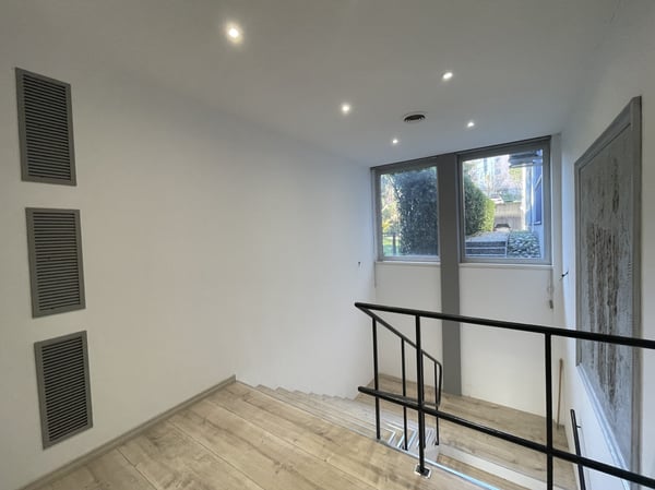 UFFICIO SU DUE LIVELLI E 6 POSTEGGI AD UN PREZZO SUPER 11