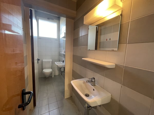 UFFICIO SU DUE LIVELLI E 6 POSTEGGI AD UN PREZZO SUPER 13