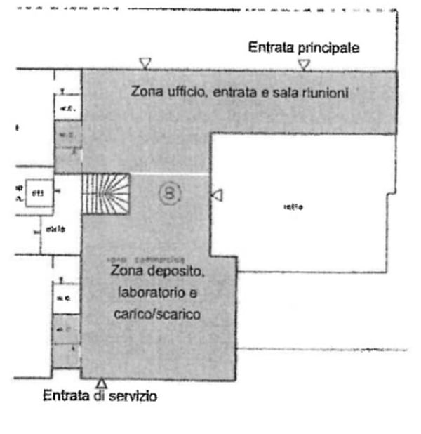 AMPIO COMMERCIALE CON VETRINE IN ZONA DI FORTE PASSAGGIO 13