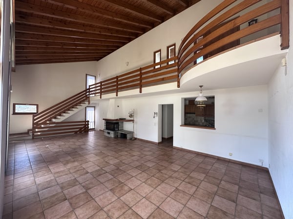 SPETTACOLARE ED AMPIA CASA GEMELLA A CADRO 5