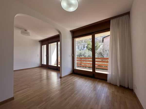 SPETTACOLARE ED AMPIA CASA GEMELLA A CADRO 9