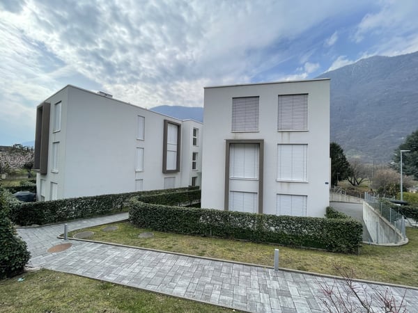 MODERNO ED AMPIO APPARTAMENTO 2.5 CON DUE POSTEGGI INTERNI 3