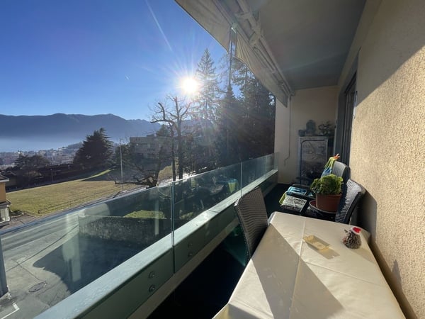 AMPIO APPARTAMENTO 2.5 CON VISTA LAGO E POSTEGGIO ESTERNO 10