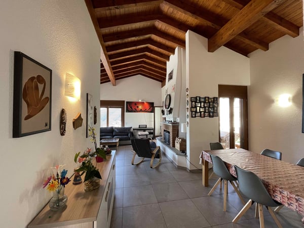 BELLA ED AMPIA CASA INDIPENDENTE 5.5 IMMERSA NEL VERDE 10
