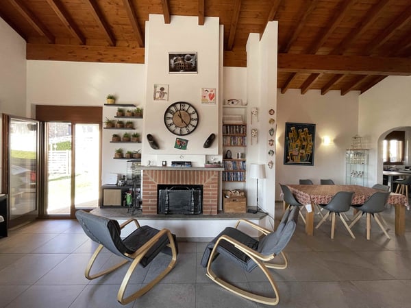 BELLA ED AMPIA CASA INDIPENDENTE 5.5 IMMERSA NEL VERDE 6