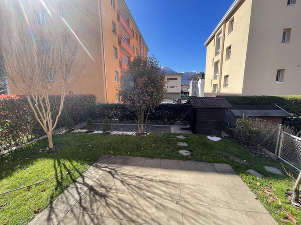 AMPIO APPARTAMENTO 2.5 RIATTATO CON GIARDINO 10