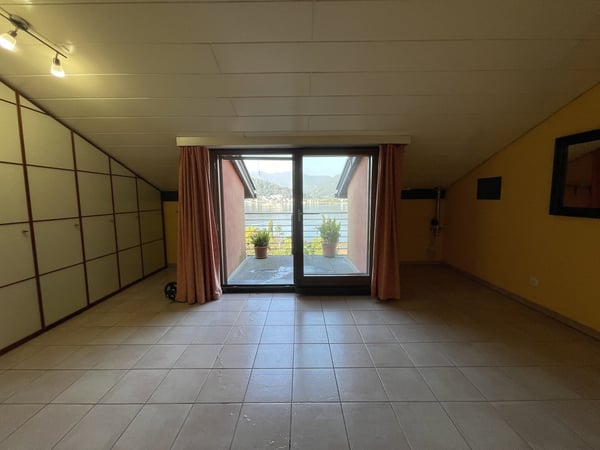 INTERESSANTE CASA 4.5 CON INCANTEVOLE VISTA LAGO 8