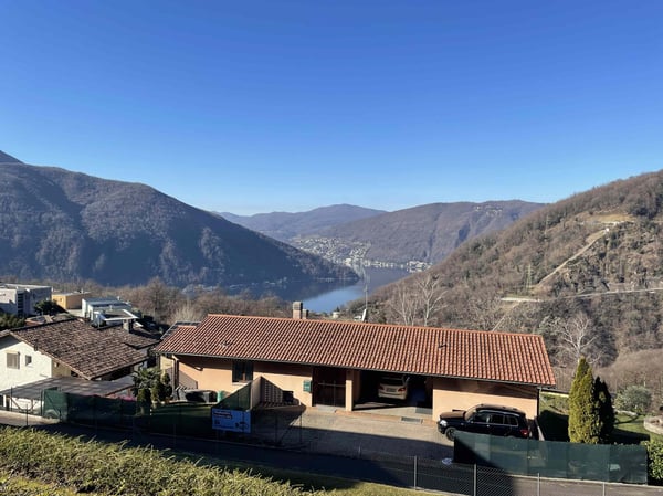 INTERESSANTE TERRENO CON SPLENDIDA VISTA LAGO 13