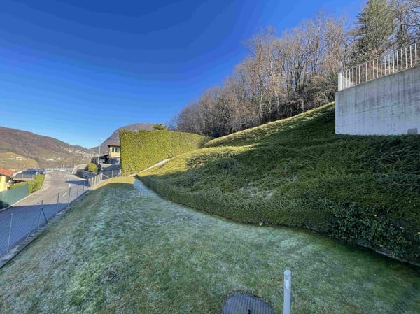 INTERESSANTE TERRENO CON SPLENDIDA VISTA LAGO 8