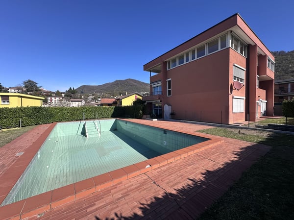 IMPERDIBILE ATTICO 4.5 CON PISCINA E VISTA PANORAMICA 2