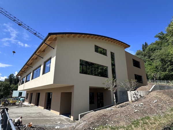 NUOVISSIMO STABILE COMMERCIALE DI 2670 MQ A VACALLO 2