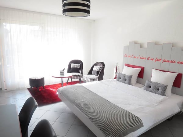 A LOUER AU COEUR DES BAINS DE SAILLON 3